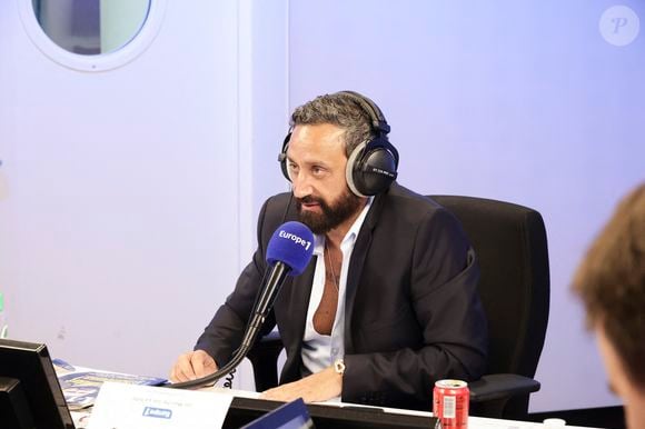 Cyril Hanouna sur le plateau de de l’émission « On Marche Sur La Tête » présentée par C.Hanouna et diffusée en direct sur Europe 1 à Paris le 29 avril 2025.© Jack Tribeca/Bestimage