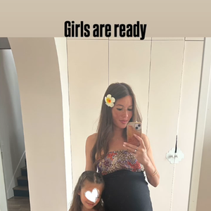 Emilie Broussouloux avec sa fille avant une fête pour son 3e enfant ©Emilie Broussouloux