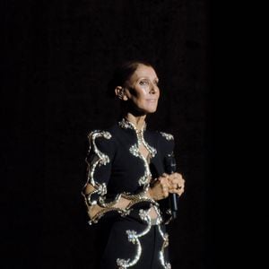 Exclusif - La chanteuse québécoise Céline Dion fait un retour triomphal sur scène à la Plénitude Arena pour le lancement de sa résidence à Paris.

© Bestimage