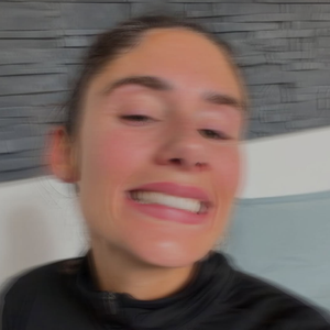 Elle explique avoir perdu environ 4 kilos, mais que le changement visuel est plus important.

Capture Instagram - Jesta Hillmann