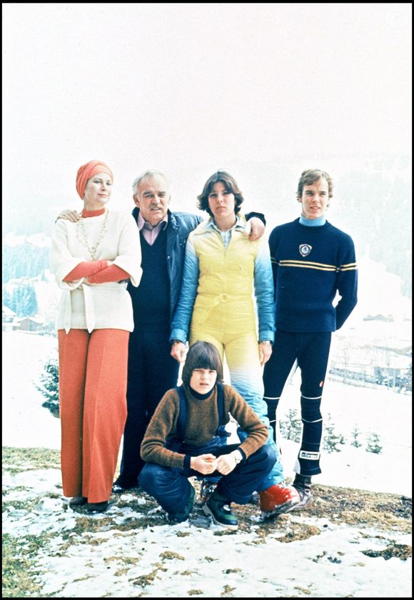 Il faisait partie de la famille princière

Archive - La princesse Grace, le prince Rainier et leurs enfants Caroline, Albert et Stéphanie à Gstaad
©DANIEL ANGELI / BESTIMAGE