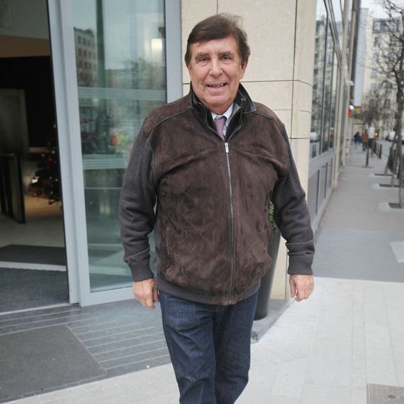 Pour remplacer pendant une semaine Thomas Isle à la tête de "Culture médias"
Exclusif - Jean-Pierre Foucault quitte les studios de RTL. Paris, le 12 décembre 2024. PsnewZ / Bestimage