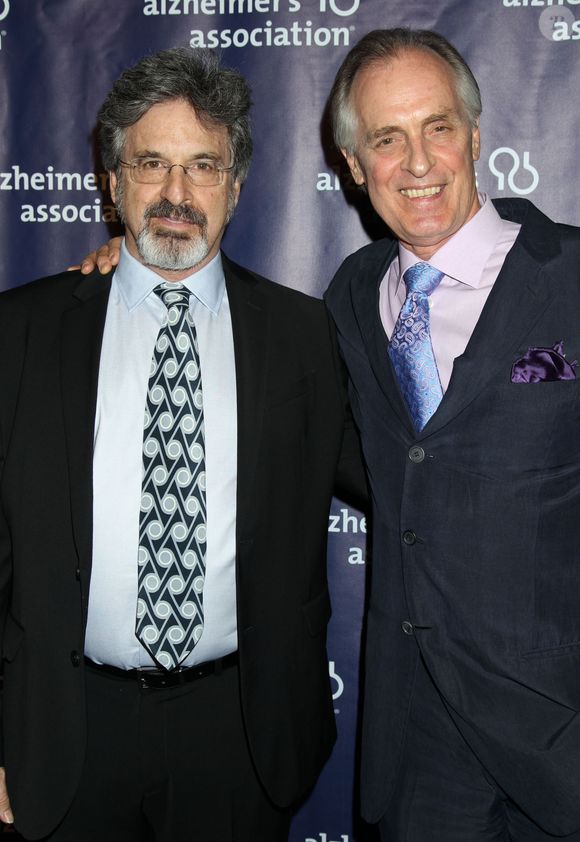 Selon sa famille il souffrait depuis 20 ans de troubles bipolaires. 
Robert Carradine, Keith Carradine à la soirée Alzheimer's Association 'A Night At Sardis' 2016 au Beverly Hilton Hotel à Beverly Hills, le 9 mars 2016. Bestimage