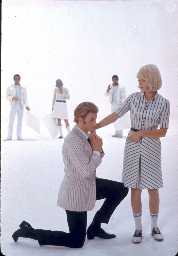 Archives - En France, à Paris, Johnny Hallyday et Sylvie Vartan sur le plateau de l'émission "Show Hallyday-Vartan". Le 17 décembre 1965
© Bernard Roger via Bestimage