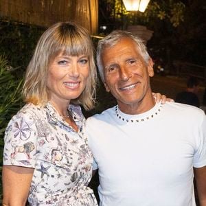 Fous d'amour, Nagui et son épouse Mélanie Page veillent sur leur magnifique famille recomposée.

Exclusif - Nagui et sa femme Mélanie Page lors du spectacle "Les gros patinent bien" au théâtre de Verdure lors du Festival de Ramatuelle. © Cyril Bruneau / Bestimage