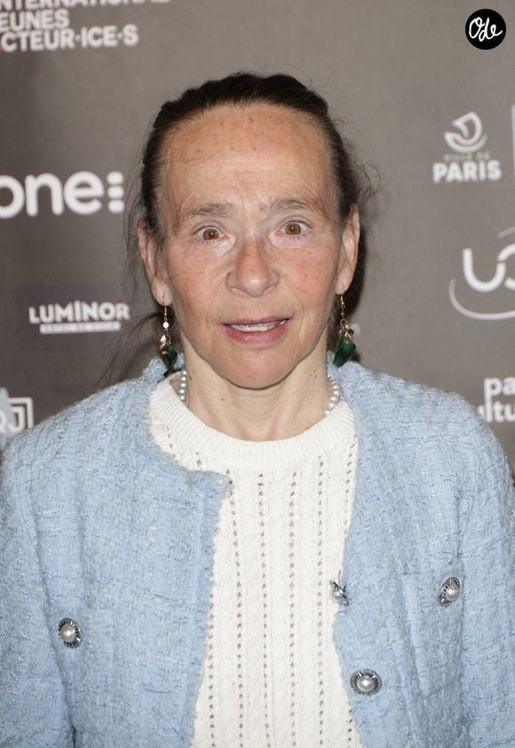 La comédienne est morte le 7 août 2026 à l’hôpital Tenon, à Paris, des suites d’une maladie.

Dominique Frot lors de la 2ème édition du Festival International des Jeunes Acteurs et Actrices (FIJA) au cinéma UGC Bercy à Paris le 11 avril 2025.

© Coadic Guirec / Bestimage