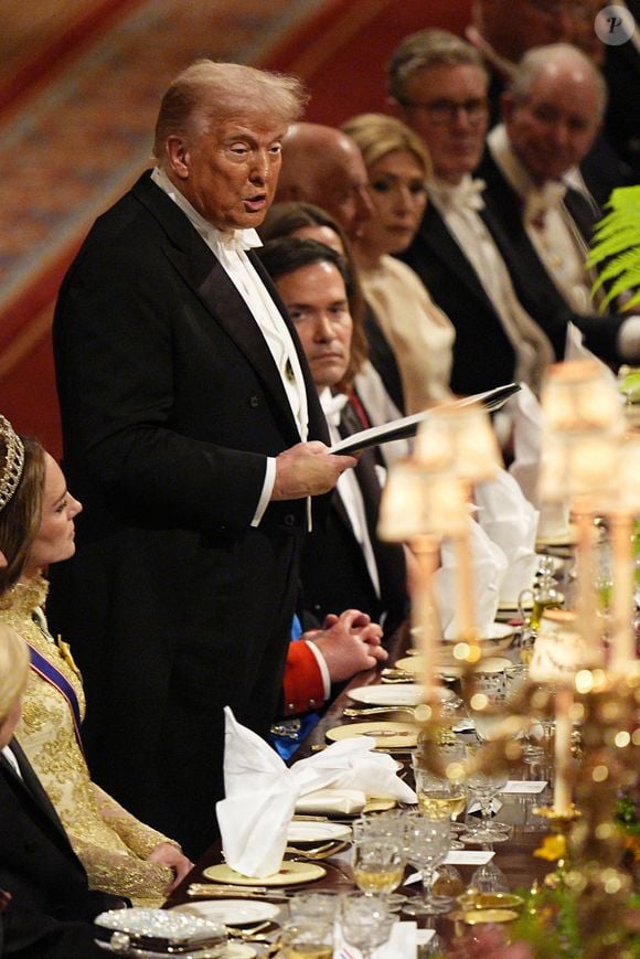 Donald J. Trump (président des Etats-Unis) et la Première dame Melania Trump, le roi Charles III d'Angleterre et Camilla Parker Bowles, reine consort d'Angleterre, le prince William, prince de Galles, et Catherine (Kate) Middleton, princesse de Galles, lors du banquet d'Etat au chateau de Windsor en l'honneur de la visite officielle de président Donald Trump et de la Première dame Melania au Royaume-Uni, 17 septembre 2025. © Aaron Chown/WPA-Pool / Julien Burton via Bestimage