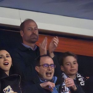 Le mari de Kate Middleton était présent lors du match Aston Villa - PSG avec son fils, le prince George.

Le prince William, prince de Galles, et le prince George de Galles, dans les tribunes du match de quart de finale retour de Ligue Des Champions 2024-2025 (LDC) "Aston Villa - PSG (3-2)" au stade Villa Park.
©Richard Callis/PsnewZ/Bestimage