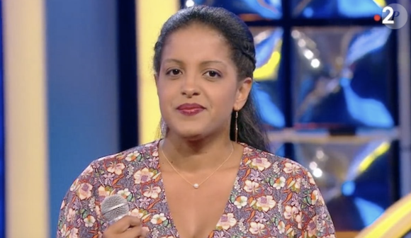 Cynthia, ancienne maestro de "N'oubliez pas les paroles" sur France 2.