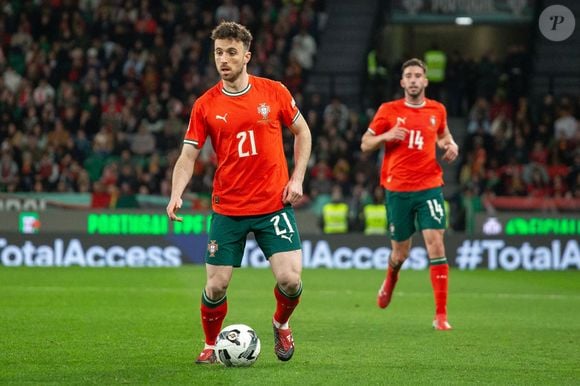 Star de Liverpool, le joueur est décédé dans un accident de la route, à 28 ans. 


À Lisbonne, Portugal, Diogo Jota en ligue des Nations en mars 2025