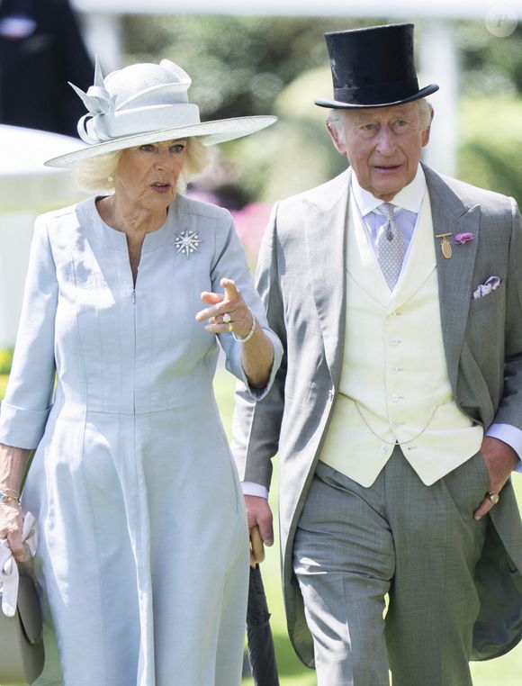 Le roi Charles III d'Angleterre et Camilla Parker Bowles, reine consort d'Angleterre assistent à la course hippique Royal Ascot (Jour 3), le 19 juin 2025. 
© GOFF INF / BESTIMAGE