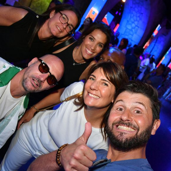 Un animateur de TF1 a décidé de célébrer une journée très particulière.

 Cartman, Laurie Cholewa, Christophe Beaugrand, Estelle Denis - Prime d'Amazon fait sa fête foraine au Bridge Club à Paris.  © Veeren/Bestimage