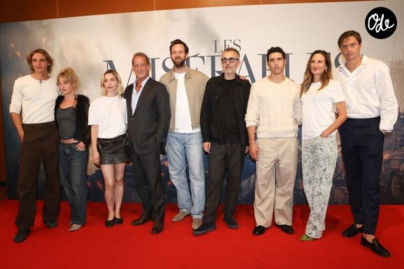 Vassili Schneider, Megan Northam, Marie Colomb, Vincent Lindon, Benjamin Lavernhe, le réalisateur Fred Cavayé, Tahar Rahim, Camille Cottin et Louis Peres - Avant-première du film "Les Misérables" à l'UGC Ciné-Cité de Bordeaux le 4 octobre 2026. © Jean-Marc Lhomer/Bestimage