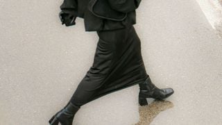 Afficher un style à la pointe de la mode en automne, c'est possible : Ces 8 combos fonctionnent à chaque fois pour accorder robes et bottes