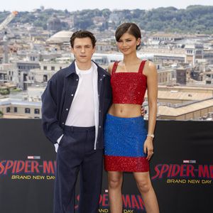 Tom Holland et Zendaya lors du photocall de "Spider-Man: Brand New Day", sur la terrasse de l'Hotel de la Ville, à Rome (Italie), le 23 juin 2026.
© Zuma Press / Bestimage
