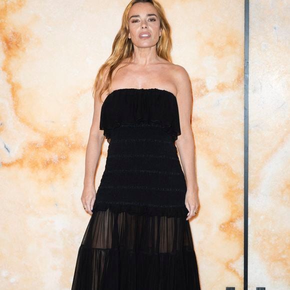 Impossible de faire l'impasse sur la somptueuse apparition d'Elodie Bouchez. Avec sa robe noire ultra glamour, la célèbre comédienne a fait l'unanimité... Mais pas seulement ! 

Élodie Bouchez - Photo Call pour Le Défilé « Saint Laurent »Collection Prêt-à-Porter Automne/Hiver 2025-2026" lors de la Fashion Week de Paris (PFW), le 11 mars 2025. © Olivier Borde /Bestimage