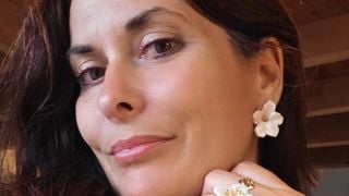 Une agricultrice de L'amour est dans le pré montre le visage de son compagnon, un bel américain (SPOILER)