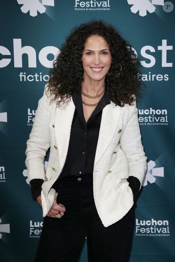 Pour retrouver son équilibre, elle a modifié son alimentation, augmenté sa consommation de protéines et repris le sport.

 Linda Hardy au photocall de l'ouverture de la 25ème édition du Festival TV de Luchon le 6 février 2025.

© Patrick Bernard / Bestimage