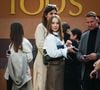 Invitée au défilé Tod’s pendant la Fashion Week milanaise,, Alexandra de Hanovre s'est fait remarquer avec un style très chic combinant une jupe en cuir, une chemise oversize, des escarpins à talons et une petite pochette en cuir noire
Alexandra De Hanovre au Tod’s fashion show pendant la Fashion Week de Milan © Lucia Sabatelli/Bestimage