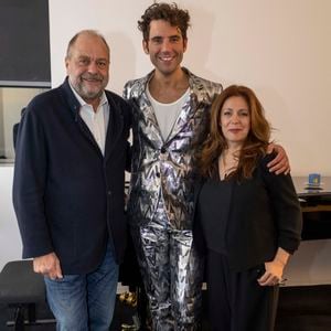 Exclusif - Eric Dupond-Moretti et sa compagne Isabelle Boulay - Mika est en backstage après son deuxième concert à la Philharmonie de Paris le 24 octobre 2021.

© Cyril Moreau / Bestimage