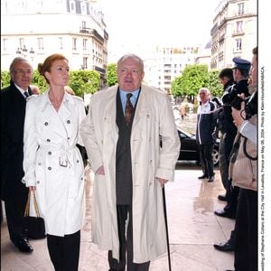 Jacques Martin et son épouse assistent au mariage de Stéphane Collaro à l'Hôtel de Ville de Levallois, France, le 06 mai 2004. Photo par Klein-Hounsfield/ABACA.