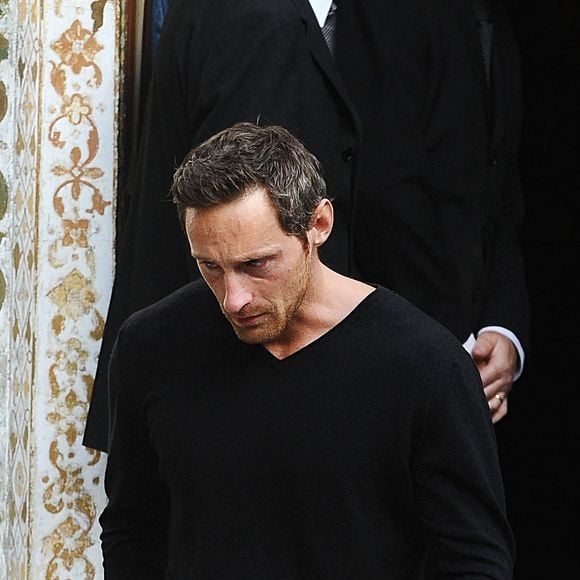 Franck Delay assistant à la messe de funérailles de l'acteur et chanteur français Filip Nikolic à l'église orthodoxe de Sainte-Geneviève-des-Bois, au sud de Paris, France, le 24 septembre 2009. Photo par Frederic Nebinger/ABACAPRESS.COM