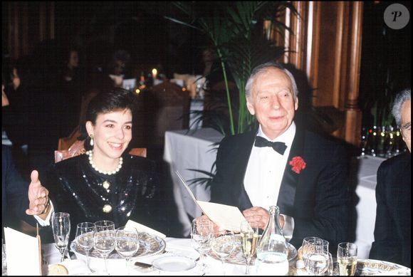 Yves Montand et sa femme Carole Amiel lors de la soirée des victoires de la musique le 03/02/1991. Crédit Bertrand Rindoff Petroff / Bestimage