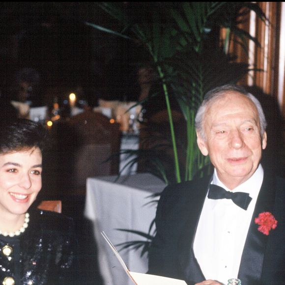 Yves Montand et sa femme Carole Amiel lors de la soirée des victoires de la musique le 03/02/1991. Crédit Bertrand Rindoff Petroff / Bestimage