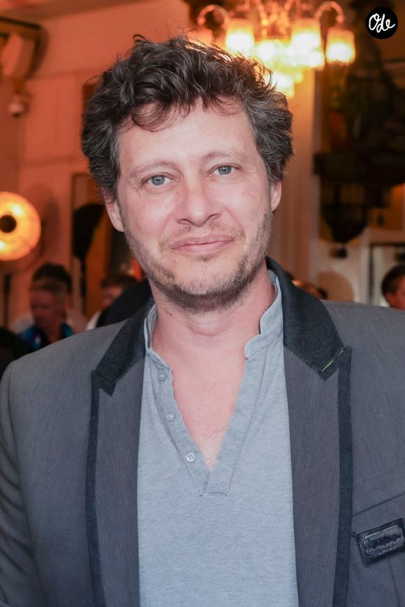 Jonathan Dassin lors de la soirée de l'été littéraire et musical aux Deux Magots à Paris le 27 juin 2022.
© Jack Tribeca / Bestimage