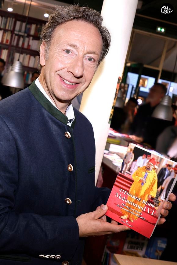 L'animateur, très attaché à la sauvegarde du patrimoine, a réagi aux images de bâtiments publics dégradés, notamment à Lyon, Limoges et Marseille.

Exclusif - Stéphane Bern dédicace son livre "Mohammed VI" (Albin Michel) à la librairie L'Écume des Pages à Paris le 13 octobre 2026. © Cédric Perrin / Bestimage