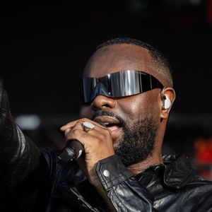 Gims, Fête de l'Humanité 2025 sur la base 217 au Plessis-Paté le 14 septembre 2025. © Julien Sarkissian / Bestimage