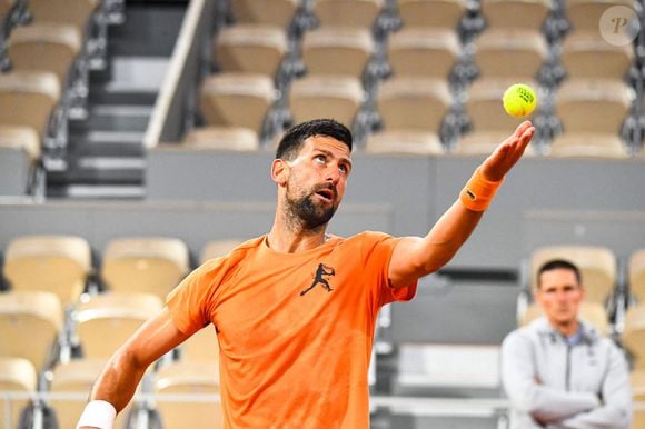 Novak Djokovic (SRB) aux internationaux de France de Tennis de Roland Garros 2026, à Paris, France, le 19 mai 2026. © Baptiste Autissier/Psnewz/Bestimage