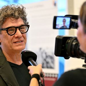 Marc Lavoine au micro de TV Monaco - Yacht Club de Monaco pour la Monaco Classic Week à Monaco, le 11 septembre 2025© Bruno Bebert / Bestimage