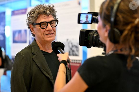 Marc Lavoine au micro de TV Monaco - Yacht Club de Monaco pour la Monaco Classic Week à Monaco, le 11 septembre 2025© Bruno Bebert / Bestimage