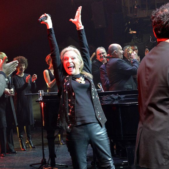 Véronique Sanson (l'imprimé de son tee-shirt représente le logo du groupe "Crosby, Stills & Nash" de son ex-mari Stephen Stills avec qui elle a eu son fils Christopher) - Cérémonie de remise des Grands Prix Sacem 2015 aux Folies Bergères à Paris le 30 novembre 2015. © Veeren / Bestimage