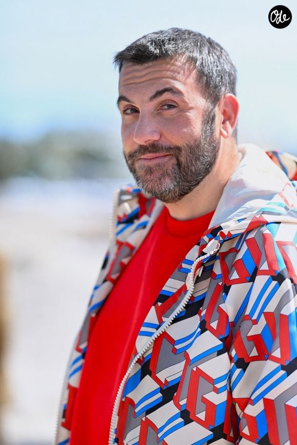Laurent Ournac participe à la séance photo de « Camping Paradis » dans le cadre du 7e Festival international de Canneseries, le 6 avril 2024 à Cannes, en France. Photo : Franck Castel/ABACAPRESS.COM