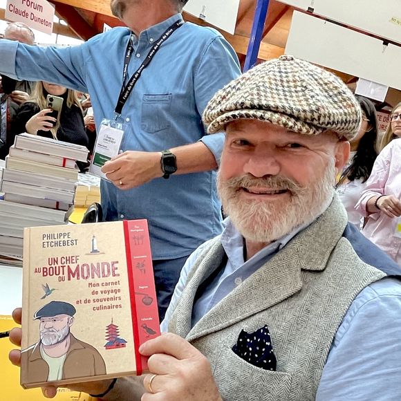 Philippe Etchebest (pour le livre "Un chef au bout du monde") en dédicace à la 43ème Foire du Livre de Brive le 9 novembre 2025.

© Fabien Faure / Bestimage