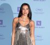 Dua Lipa a ouvert un espace éphémère à Paris dédié à sa marque de soins de la peau, DUA by AB, créée avec Augustinus Bader.

Dua Lipa au photocall de la soirée Nespresso X Dua Lipa sur la plage Nespresso lors du 79ème Festival International du Film de Cannes, France. 

© Lionel Urman/Bestimage