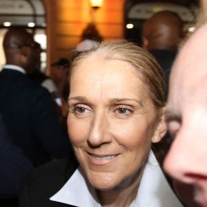 Celine Dion est entourée de fans alors qu'elle quitte son hôtel à Paris, France, le 23 juillet 2024. Photo by Jasmine Aissaoui/INSTARimages/ABACAPRESS.COM