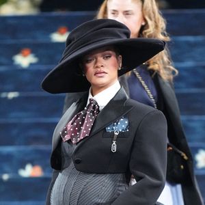 Rihanna a dévoilé la première photo de Rocki, son troisième enfant né en septembre dernier.

Rihanna au gala de bienfaisance du Costume Institute célébrant l'ouverture de l'exposition "Superfine : Tailoring Black Style" qui a eu lieu au Metropolitan Museum of Art à New York City.
STARMAX / BESTIMAGE