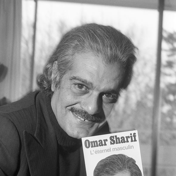 Archives - En France, à Paris, Omar SHARIF en rendez-vous chez lui. Le 11 janvier 1977 (Jean Lenoir via Bestimage).
