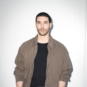 Tahar Rahim en backstage de l'émission "C à vous" lors du 78ème Festival International du Film de Cannes le 20 mai 2025.

Photo de Jack Tribeca / Bestimage