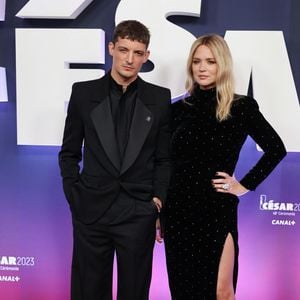 Virginie Efira et son compagnon Niels Schneider au photocall de la 48ème cérémonie des César à l’Olympia à Paris 
© Dominique Jacovides / Olivier Borde / Bestimage