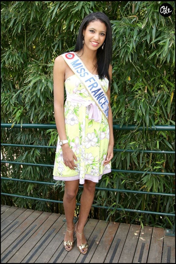 CHLOE MORTAUD MISS FRANCE 2009 - TOURNOI DE ROLAND GARROS 2009 - INTERNATIONAUX DE FRANCE - JOURNEE DU MERCREDI 3 JUIN
# | 00142886