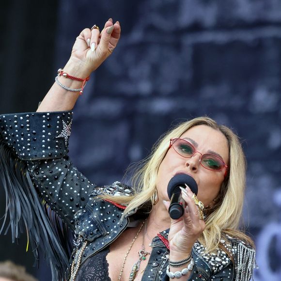Ile de Wight, Royaume-Uni. Anastacia fait une entrée remarquée sur scène à l'Isle of Wight Festival 2026. La chanteuse de "I'm Outta Love" a enthousiasmé la foule, les fans reprenant ses chansons en chœur lors de son set au festival. Backgrid UK/ Bestimage