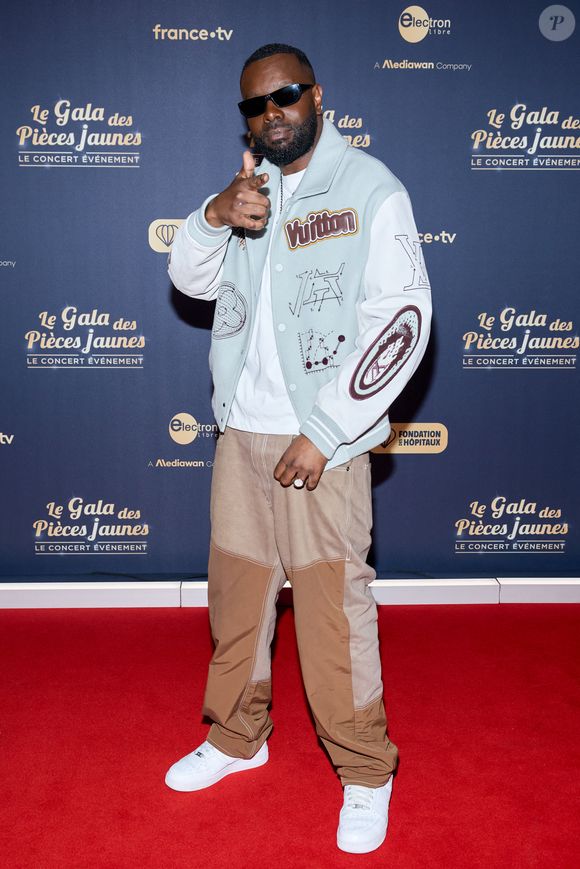 Exclusif - Gims au photocall du "Gala des pièces jaunes, le concert événement" à Paris La Défense Arena  à Nanterre le 23 janvier 2025. Le gala des Pièces Jaunes 2025 sera diffusé le 28 janvier, sur France 2 et sur la plateforme France.Tv.

© Jacovides / Moreau / Bestimage