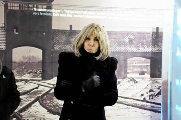 Le président Emmanuel Macron et sa femme Brigitte Macron ont visité le pavillon français. Commémorations du 80ème anniversaire de la libération du camp de concentration et d'extermination nazi d'Auschwitz-Birkenau par l'Armée rouge à Oswiecim en Pologne le 27 janvier 2025.

© Dominique Jacovides / Bestimage