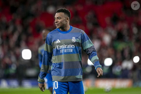 La demeure, imaginée par l’architecte Joaquín Torres, s’étend sur 1 200 m² habitables sur un terrain de 3 000 m².

Kylian Mbappe 10 du Real Madrid CF regarde le match de l'UEFA Champions League entre SL Benfica et Real Madrid CF à l'Estadio do SL Benfica le 17 février 2026
Imago/PsnewZ/Bestimage
