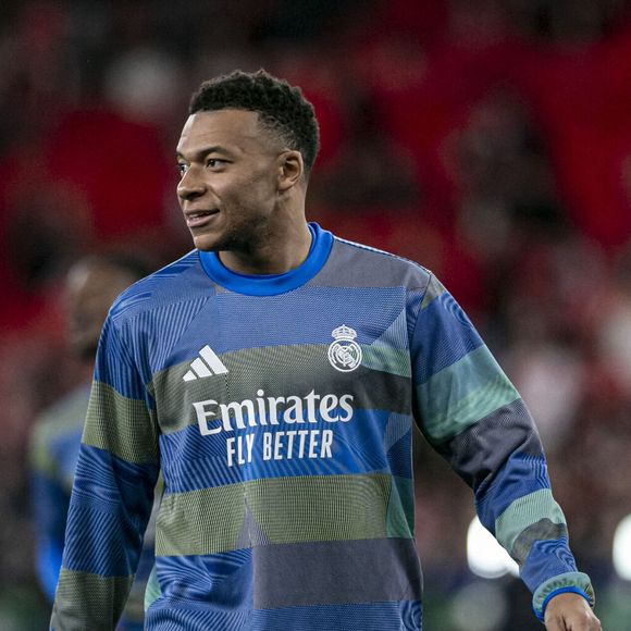 La demeure, imaginée par l’architecte Joaquín Torres, s’étend sur 1 200 m² habitables sur un terrain de 3 000 m².

Kylian Mbappe 10 du Real Madrid CF regarde le match de l'UEFA Champions League entre SL Benfica et Real Madrid CF à l'Estadio do SL Benfica le 17 février 2026
Imago/PsnewZ/Bestimage