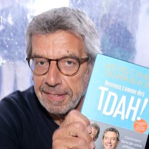 Michel Cymes lors de la 3ème édition du salon du livre à Saint-Germain-des-Prés "Des pages avant la plage" à Paris le 6 juin 2026. © Cédric Perrin / Bestimage